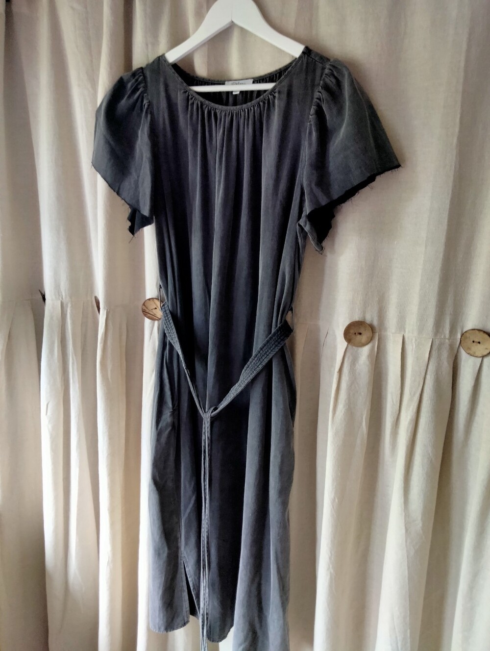 Polagram Gray Flutter-Sleeve Midi Dress with Tie Waist. Size Medium.